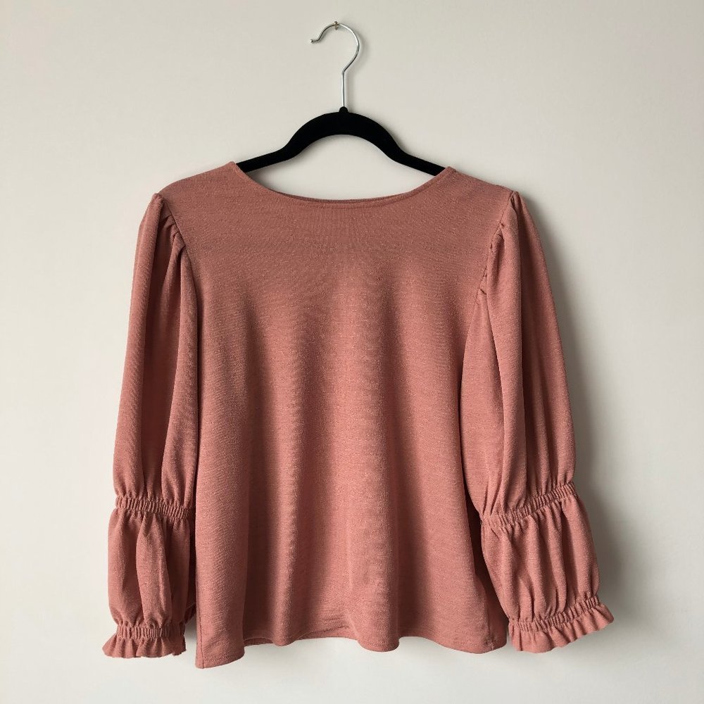 ⭐️ 2/$25 ⭐️ Suzy Shier Pink Bishop Sleeves Sweater